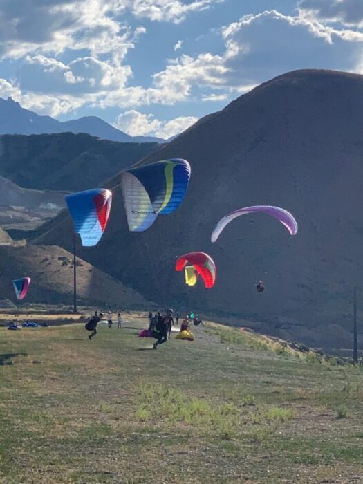 406 Paragliding Belgrade MT pilots ground handling their wings